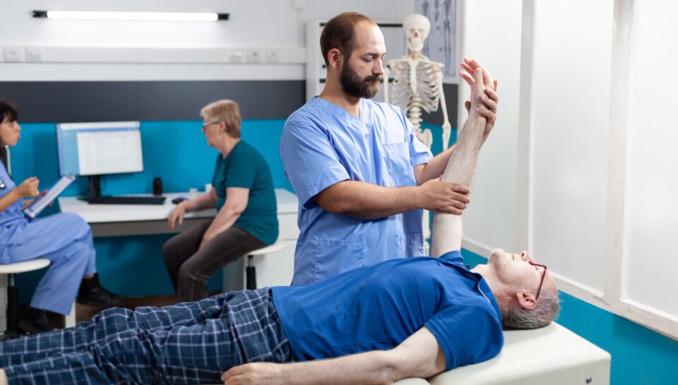 Spinal Decompression Therapy for Elderly-AR clinics